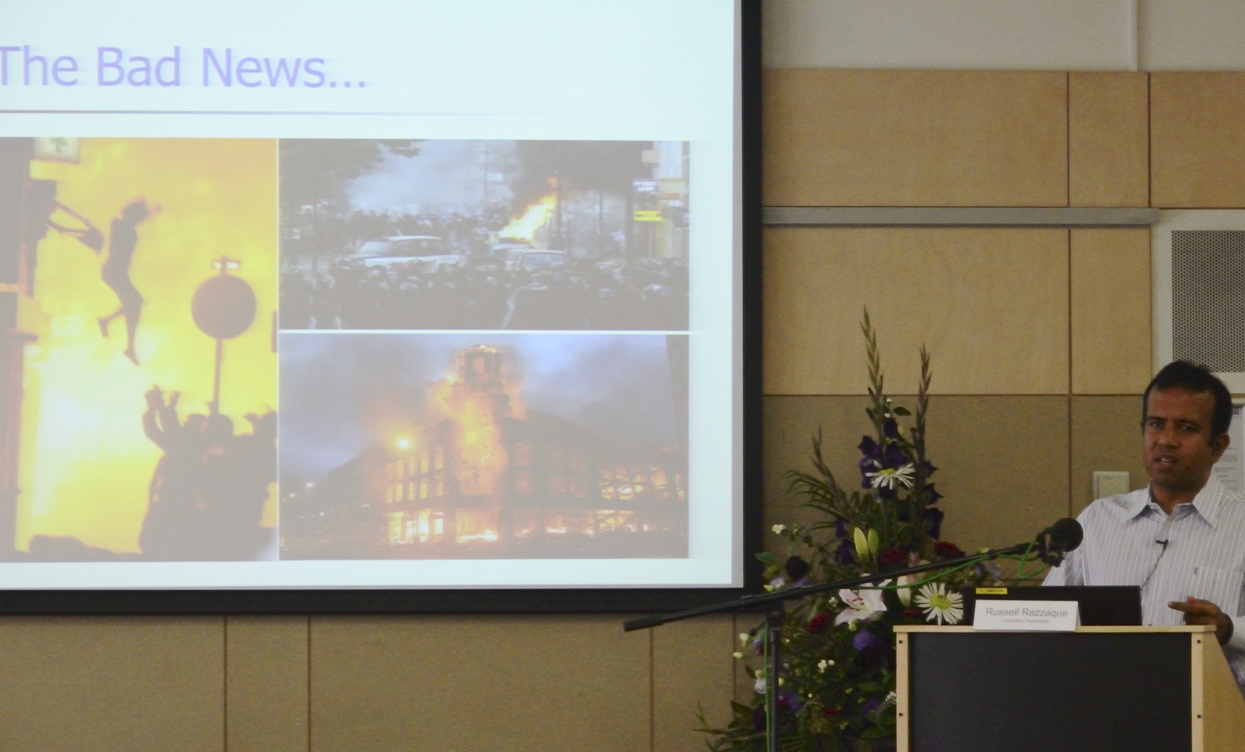 Photo credit: Julia Vitullo-Martin; Description: Dr. Russell Razzaque at Beyond 9/11 seminar in Cambridge Photo credit: Julia Vitullo-Martin; Description: Dr. Russell Razzaque at Beyond 9/11 seminar in Cambridge
