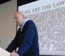 Photo credit: Martiin Redfern; Description: Michael Gazzaniga lecturing in Cambridge Photo credit: Martiin Redfern; Description: Michael Gazzaniga lecturing in Cambridge