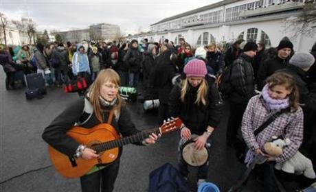 Participants sing religious songs as they arrive to take part in the European Meeting of Young Christians at Targi Poznanskie in Poznan December 29, 2009. About 30,000 people from Europe and other continents will gather for the meeting, which is organised by the Taize Community and is usually held in one of Europe's major cities. The meeting, which will run from December 29, 2009 to January 2, 2010, was organized in response to the invitation of the archbishop and ecumenical leaders of Poznan. Credit: Reuters/Kacper Pempel
