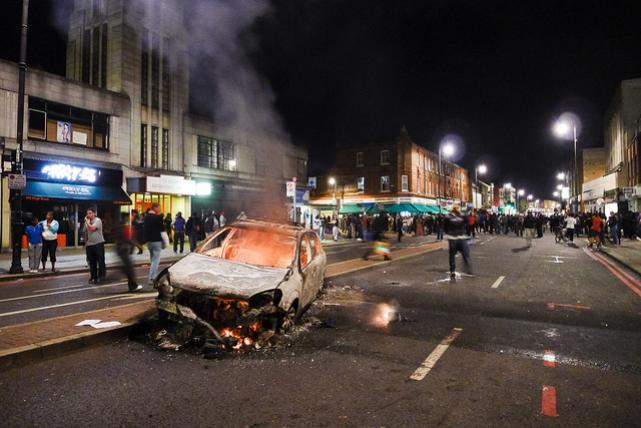 photo: Flickr/Nicobobinus; description: rioters in UK photo: Flickr/Nicobobinus; description: rioters in UK